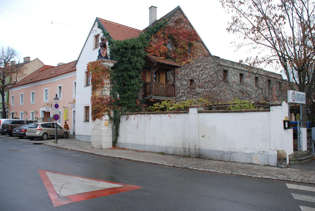 Gasthof Ludl Hotell Groß-Enzersdorf Exteriör bild